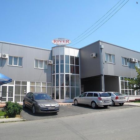 Hotel River Târgu Jiu الغرفة الصورة