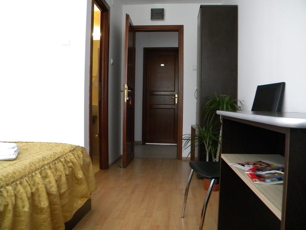 Hotel River Târgu Jiu الغرفة الصورة