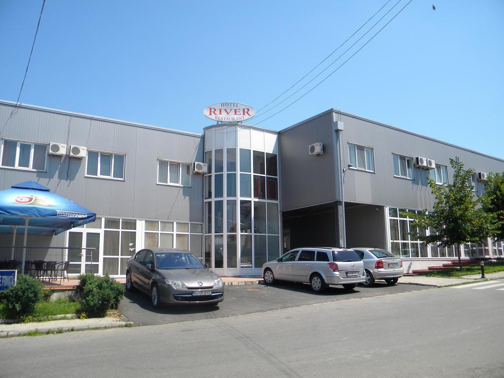 Hotel River Târgu Jiu الغرفة الصورة